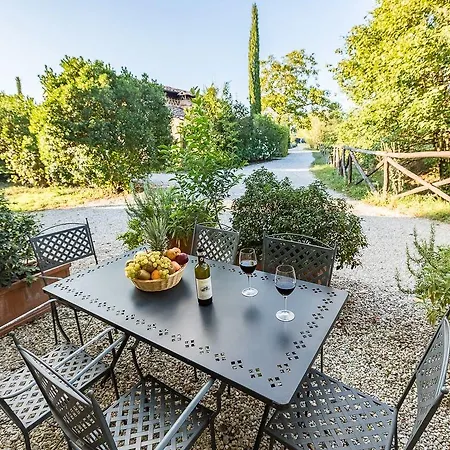 Monsignor Della Casa Country & 4*