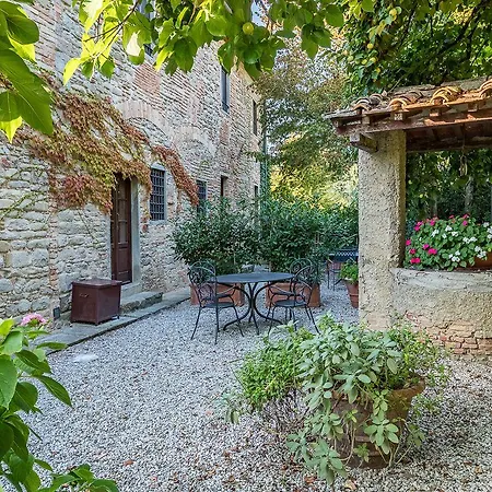 Monsignor Della Casa Country & 4*