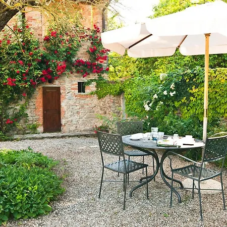 Monsignor Della Casa Country & 4*