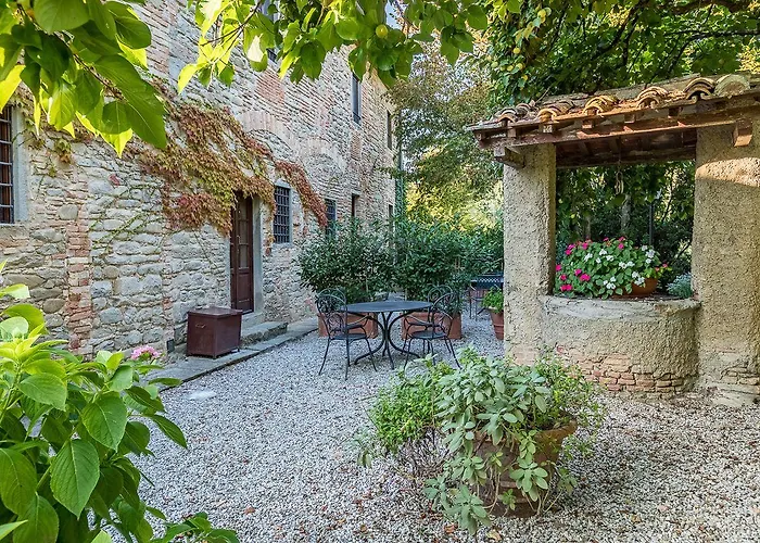 Monsignor Della Casa Country & 4*