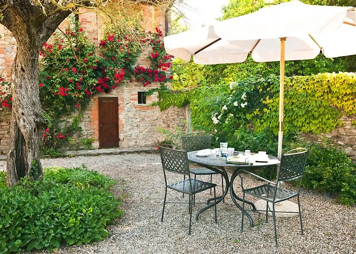 Monsignor Della Casa Country & 4*